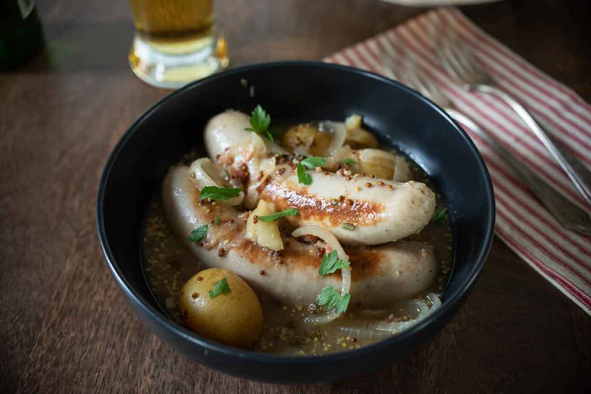 culinaryginger's tweet photo. Oktoberfest starts this weekend! German Beer Sausage &amp; Potatoes is on my menu. Recipe > https://t.co/BPL6OqlEU8 #Oktoberfest #Germany  #Bratwurstgermanen https://t.co/H9ArWI0cgg