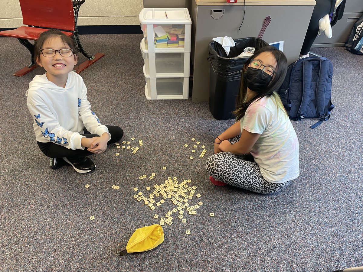 A little rain didn’t stop us from playing today! ⁦<a href="/GlenGroveSchool/">GlenGroveSchool</a>⁩ #weareD34