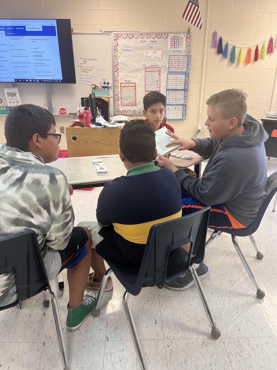 CMS_Hornets's tweet photo. Mrs. Cook and Ms. Bowman's classes love reading buddy time! https://t.co/QCyCXlxrkV