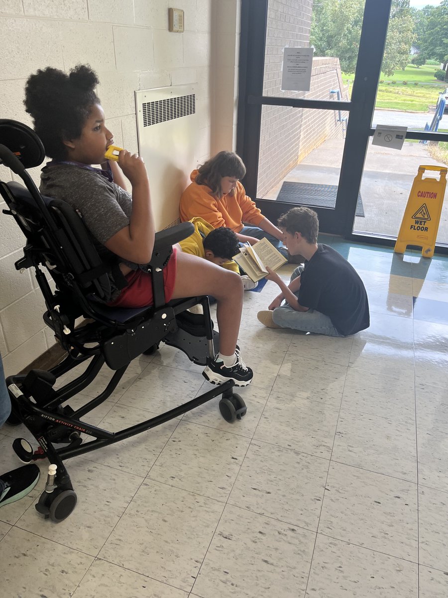 CMS_Hornets's tweet photo. Mrs. Cook and Ms. Bowman's classes love reading buddy time! https://t.co/QCyCXlxrkV