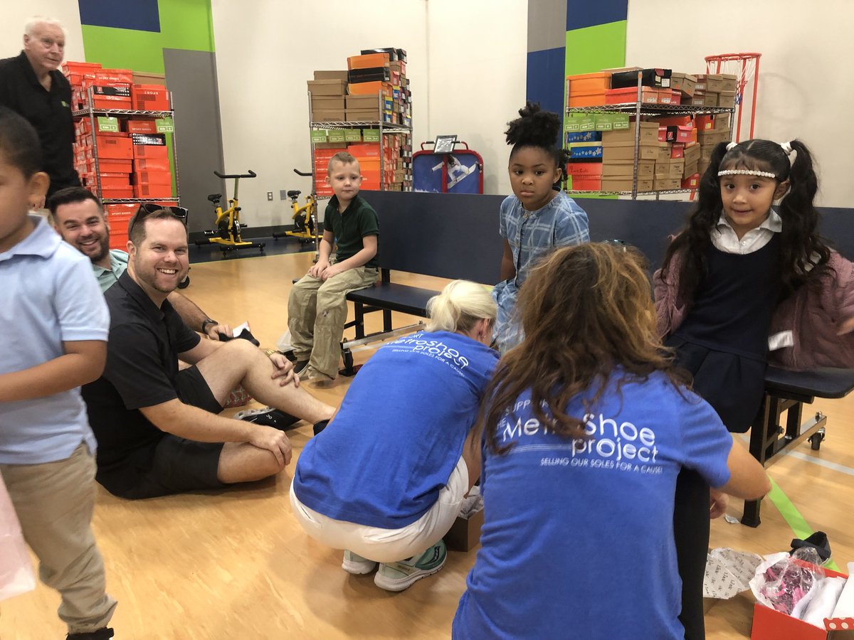 OKCPS's tweet photo. #PartnersInAction: MetroShoe Warehouse wants students to start off the school year on the right foot…or shoe!

MetroShoe gifted a new pair of shoes to every student at Shidler ES! Each student got to pick out a new pair and be fitted by volunteers. https://t.co/u6wt8p3Pfc