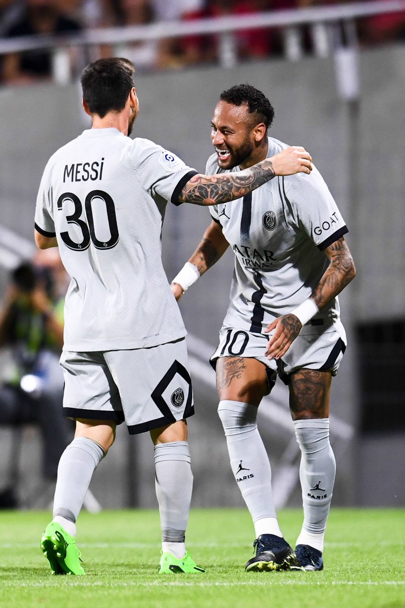 ActuFoot_'s tweet photo. Les nommés pour le Trophée UNFP du meilleur joueur de Ligue 1 en août :

🇧🇷 Neymar Jr
🇫🇷 Florian Sotoca
🇦🇷 Leo Messi

Qui mérite d’être élu ? https://t.co/5TiZ8VwYUy