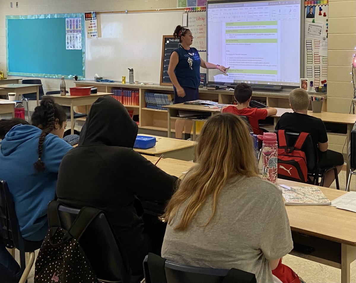 sktano's tweet photo. @POW_HWDSB the grade 7’s are playing #GuessWho #ReimaginingWellness #HWDSBcares @HWDSB_WeHelp #MsWest https://t.co/krz4PlHodZ