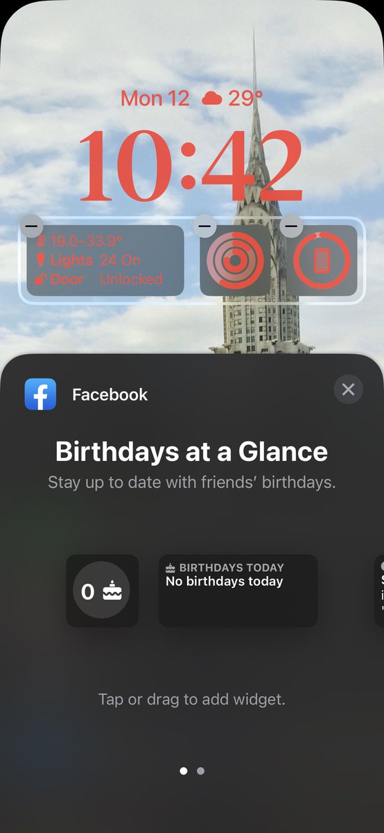 TaimurAsad's tweet photo. Meta has outdone itself by releasing Facebook app update with iOS 16 Lock Screen widgets support on day 1 🤪 https://t.co/hZQLdIhClU