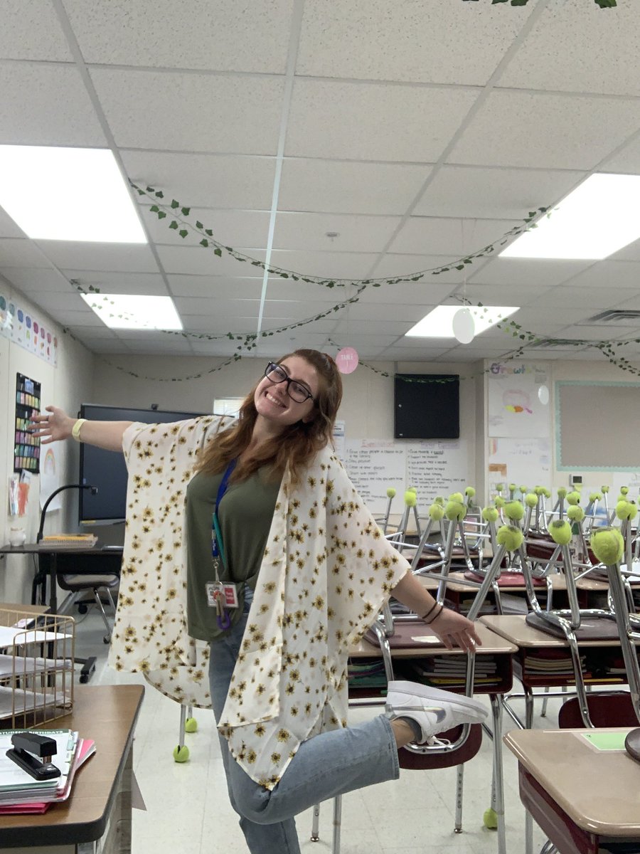 FCPSMaryland's tweet photo. 2018 Catoctin High graduate Taylor Beckley was hired as a fifth grade teacher at Oakdale Elementary this year!

She said she wanted to work for FCPS so she could “help the younger generation grow into being respectful and caring individuals.” https://t.co/J87bTC2UNz