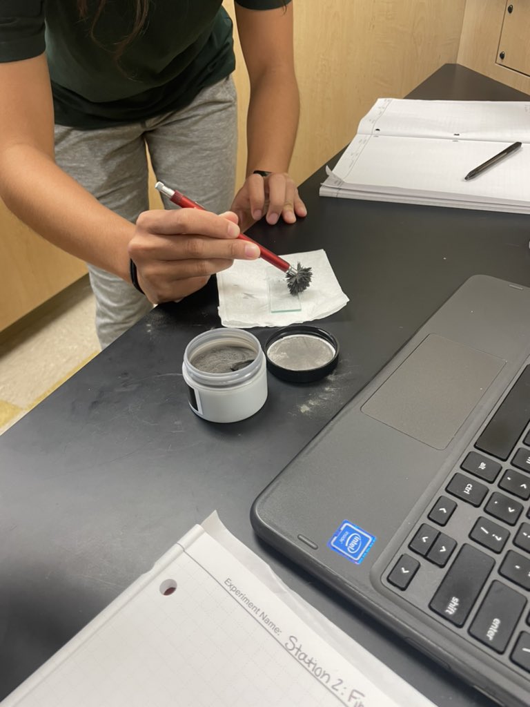 UrichHSScience's tweet photo. Analyzing hair, fingerprint and digital evidence. https://t.co/Hx0lRF5ddH
