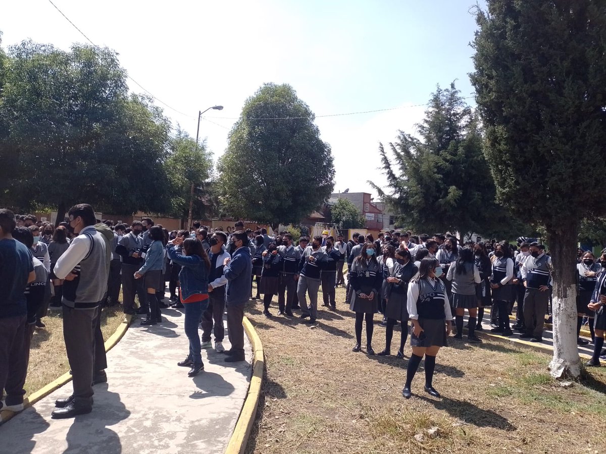 oficial_74's tweet photo. El día de hoy se realiza simulacro sísmico, con apoyo de Directivos y docentes, para salvaguardar la integridad de nuestros alumnos Linces. @alfredodelmazo  @dbg_epoem @HectorUlisesCG1 @Bg48Supervision @geramonro05 https://t.co/5XzZSyRxwY