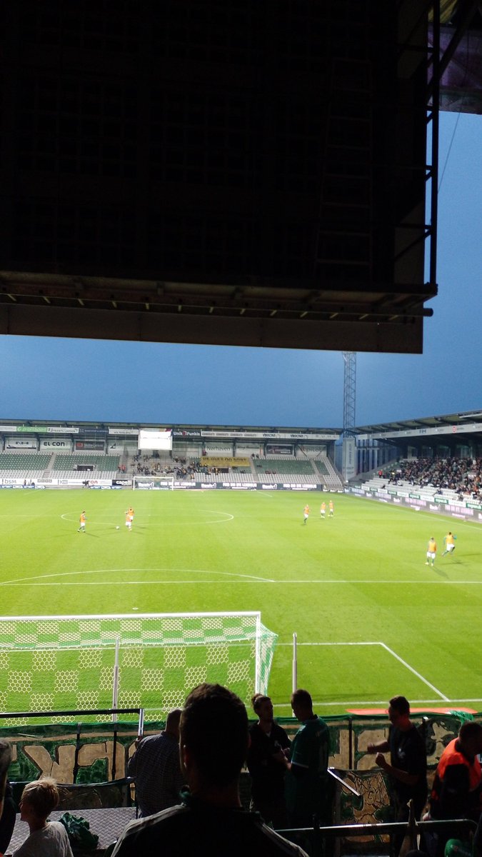 niels1526's tweet photo. 350 km fra Kbh til Viborg for en mandagskamp i Viborg. Men hele turen værd. Tror sjældent jeg har set Viborg være så gode som lige for tiden. #sldk #VFFACH https://t.co/CcRopMo0pR