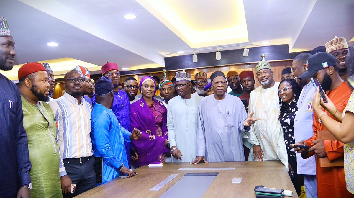 AsiwajuOladimej's tweet photo. Progressive Young Leaders Summit Steering Committee inaugurated today by the All Progressive Congress National Chairman Sen. Abdullahi Adamu, in Abuja.
September ,12, 2022
#PLYSUMMIT https://t.co/YVCMqCq9z5
