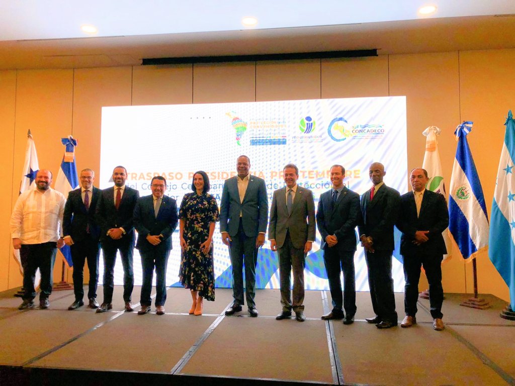Defensoria_910's tweet photo. El encuentro de las agencias de protección de los consumidores inaugurado por @raquelarba, Primera Dama de República Dominicana, y el director de @ProConsumidorRD, @AlcantaraEddy, se produce en el marco de la asunción de @ProConsumidorRD a presidencia pro tempore de #CONCADECO. https://t.co/3sJYgthq25
