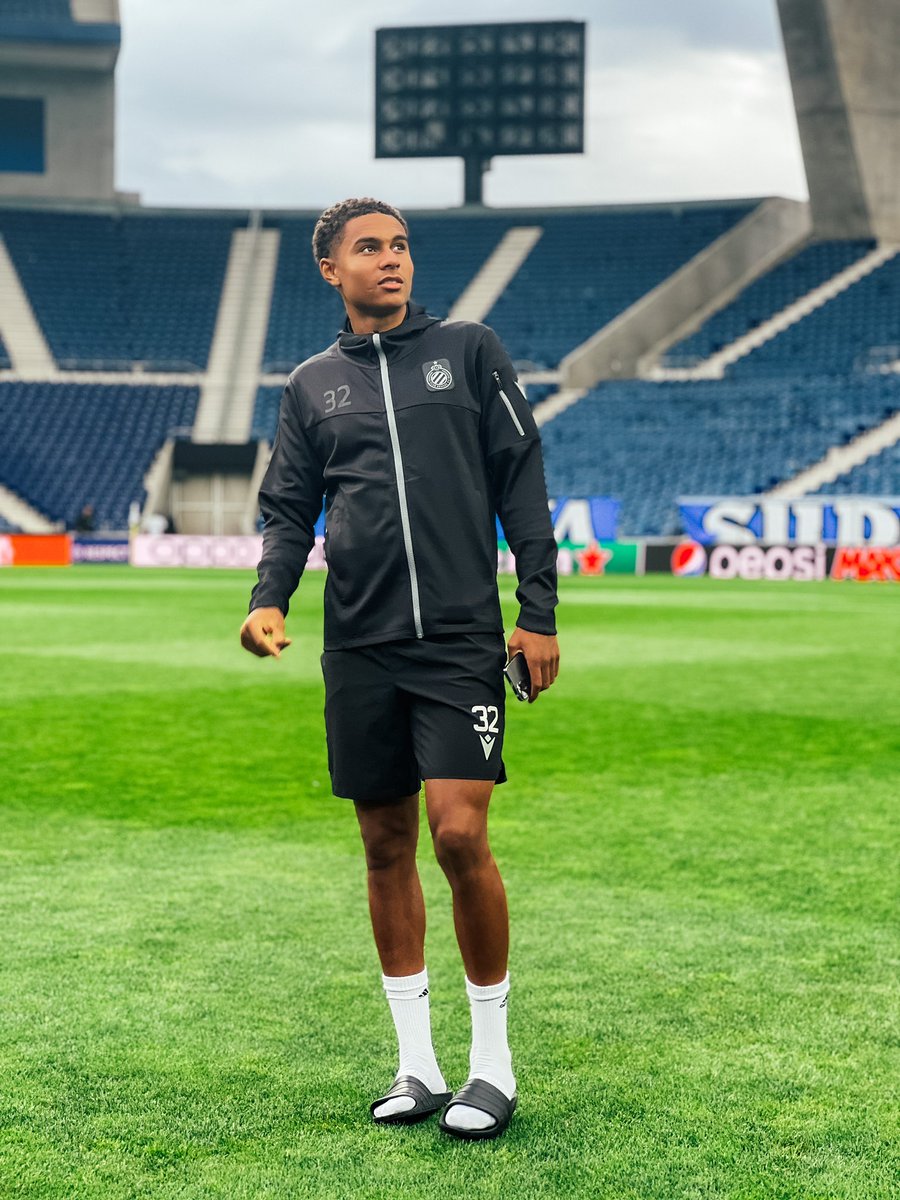ClubBrugge's tweet photo. Pitch check. 🔍 #FCPU #UCL https://t.co/Cz00rRk1uJ