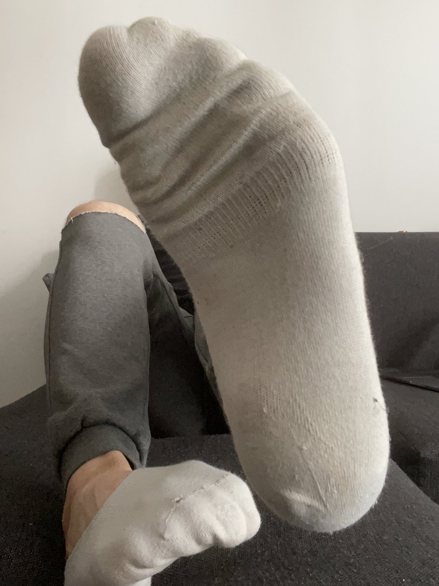 master692137's tweet photo. czas uszczęśliwić stopy pana, do dzieła pedały 💸💸 #findom #feet #cashmaster #sockmaster #musclemaster #cashpig https://t.co/CF8NkwD5MS