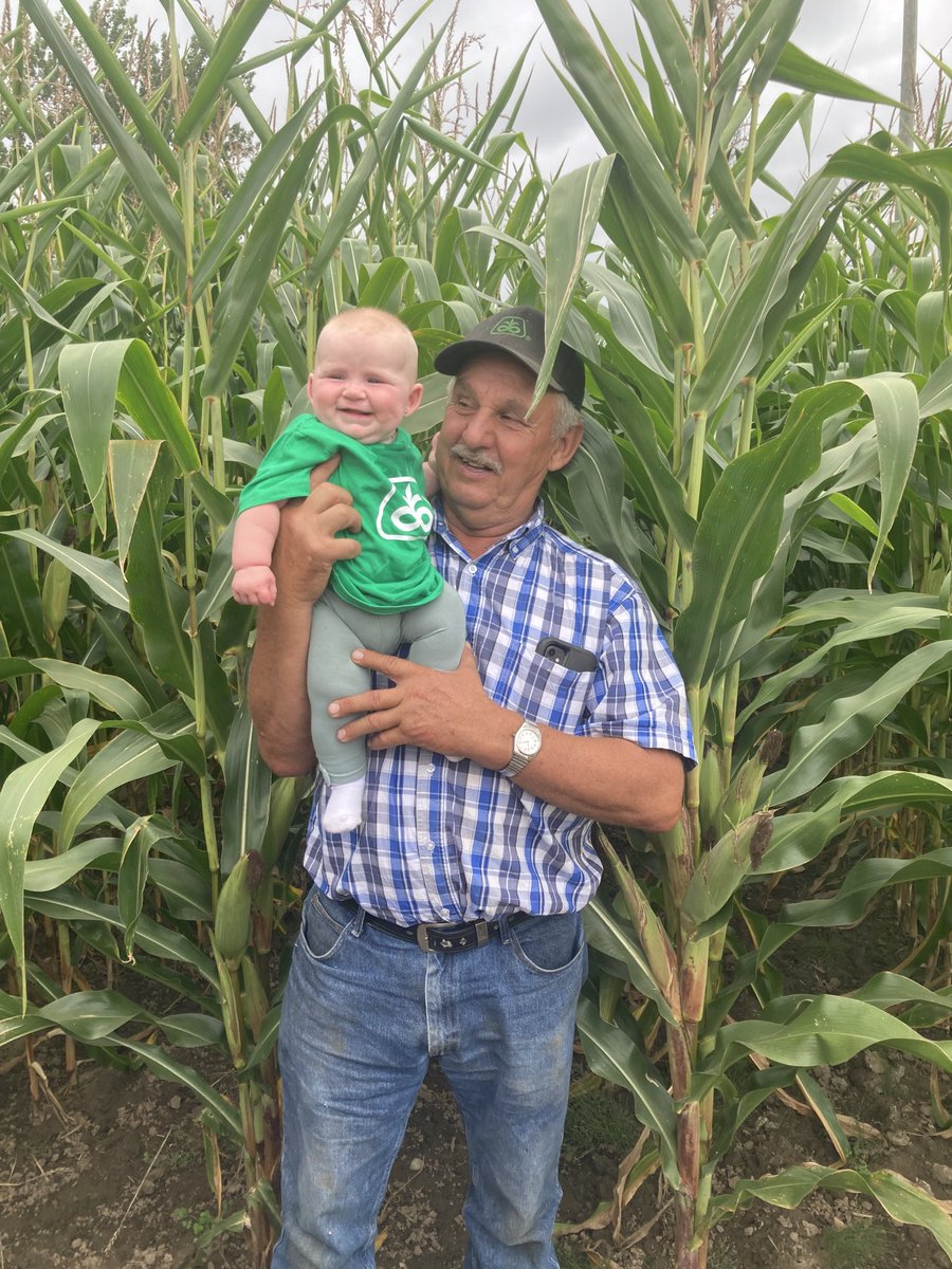 Not sure who’s prouder of this field of Pioneer corn! #MadeToGrow ⁦<a href="/PioneerSeedsCA/">Pioneer Seeds Canada</a>⁩