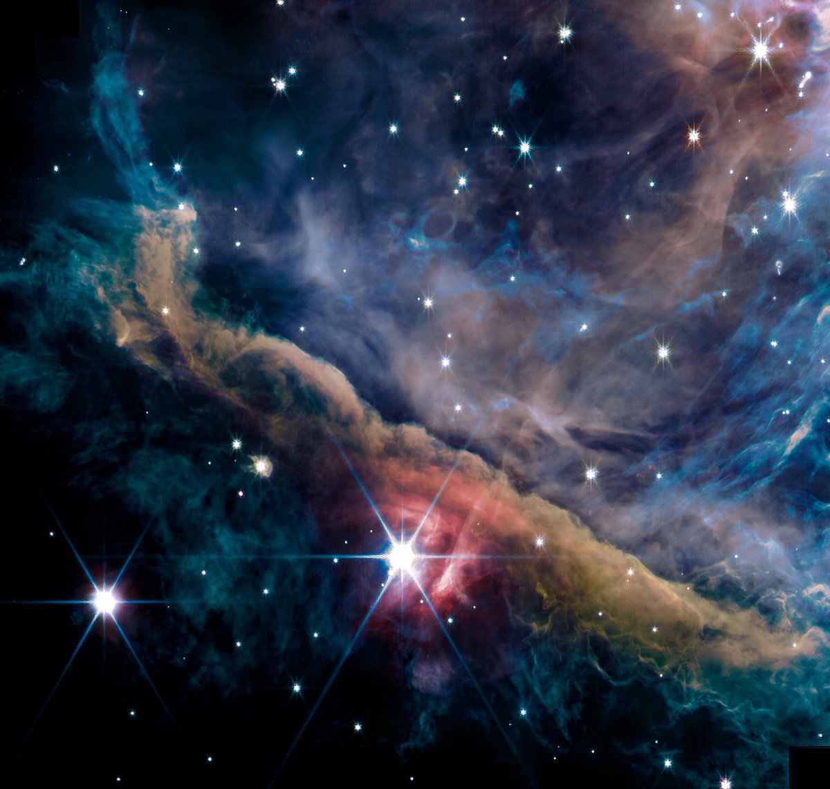 CNES's tweet photo. Une équipe menée par des scientifiques @CNRS @UnivParisSaclay @WesternU vient de révéler les 1ères images de la nébuleuse d’Orion capturées par le télescope spatial James #Webb. Elles démontrent les performances exceptionnelles de l'instrument 👏https://t.co/wmfqL7grLm https://t.co/QNmqTYATwn