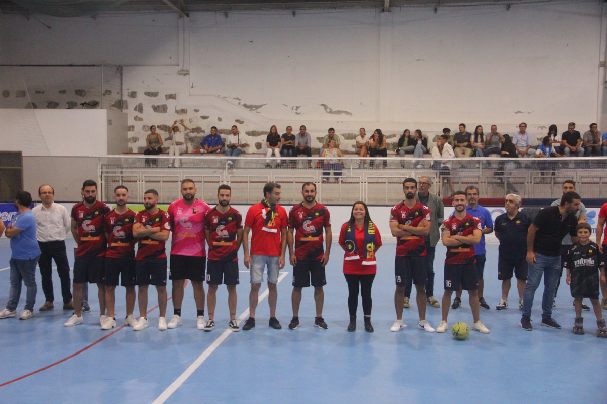 RibadAveHC's tweet photo. Foi assim na passada sexta-feira com toda a família do Hóquei em Patins, da Patinagem Artística e do Futsal em casa! Divirtam-se e sintam orgulho no símbolo que levam ao peito em 2022/23! Força #RAHC!!
#EscolaDeCampeões
📸 Jorge Ferreira https://t.co/JWcYL0jnfo