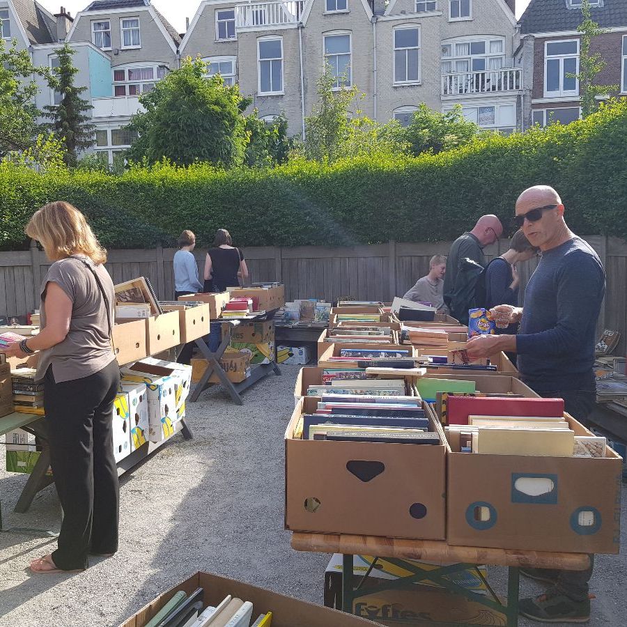 Emmashof's tweet photo. September: workshop historische hofmode, burendag en boekenmarkt - https://t.co/lWhaGzAEh1 https://t.co/fVMJiUN37R
