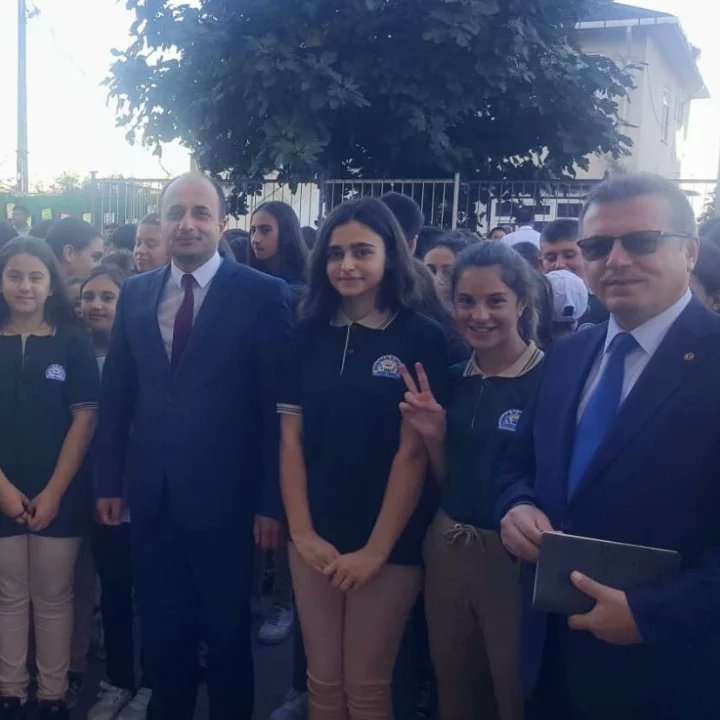 KemalpasaMem's tweet photo. Heyecanla Başladık

2022- 2023 Eğitim Öğretim Yılı ilçemiz okullarında düzenlenen törenlerle başladı. 

@tcmeb @AdemCENGIZ08 @FahriAcar08 @YilmazDoruk29 @fehmirasimcelik @nznsener
@tuncay_morkoc @KemalpasaArtvin  @Sevdamizartvinn https://t.co/m37GNnTxQA