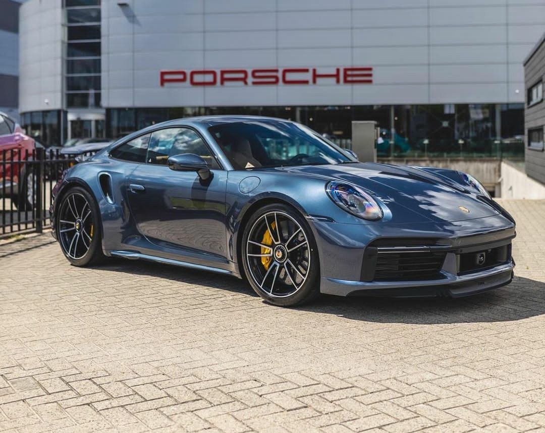 Porsche Club tweet media