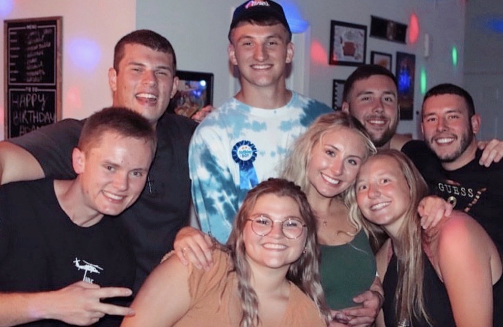 Nothing better than living with your besties at The Cottages🤩 We're filling up fast for 2023-2024, so be sure to secure your future home with us before it's too late🏡❤️
.
.
#tcol #cottagelife #home #westlafayettehousing #purdue #purduehousing