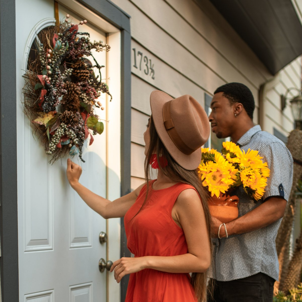 Bradshaw_Group's tweet photo. Is change knocking on your door?  When you're ready to answer, give The #BradshawGroup a call at (864) 341-7774. We'll help you save money, sell your house and get you into a new one so you can make new memories...AND with #NOgimmicks and #NOextracosts! https://t.co/Gp2IyVKH9J