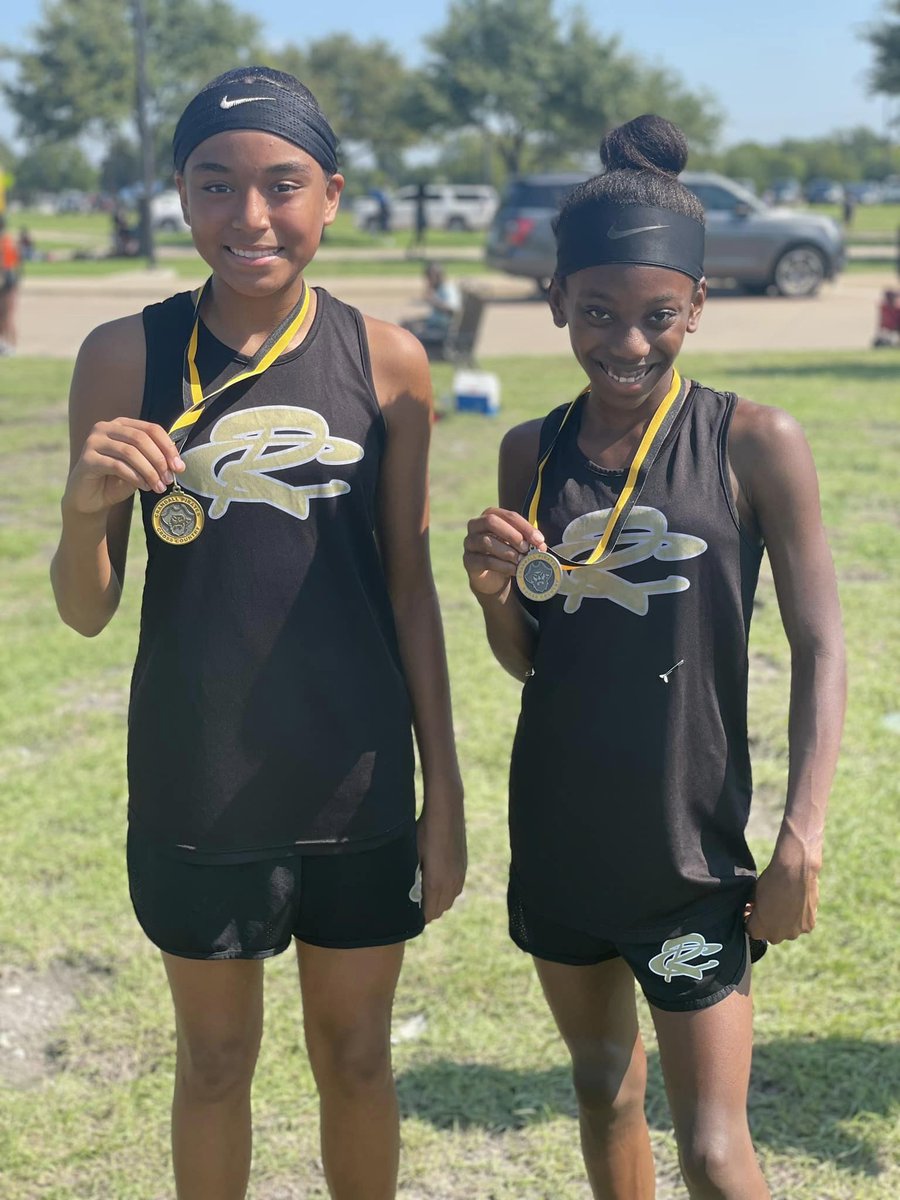 🏅Cross Country Meet🏅
The girls took 1st! 🥇
The boys took 3rd! 🥇
Congratulations Bulldogs! 🎉🎉🎉