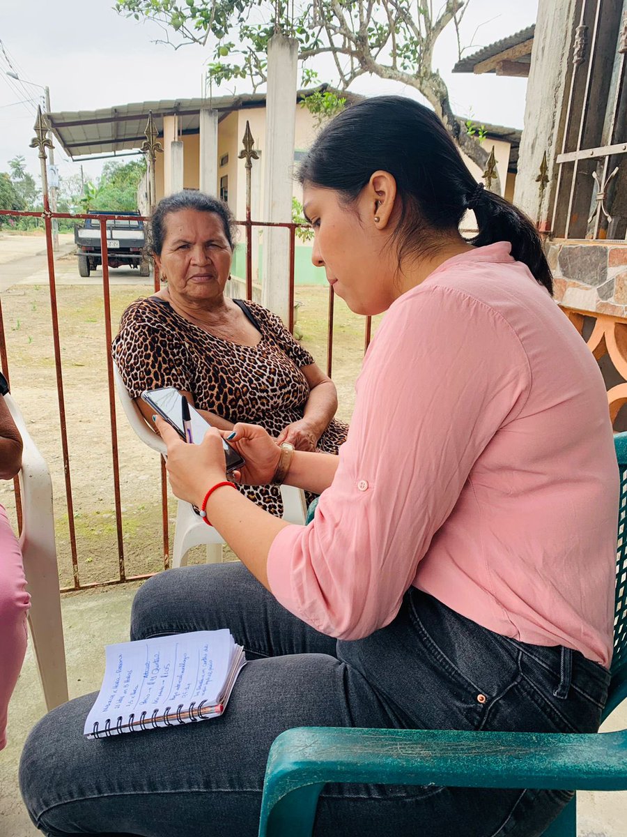 rikoltoLA's tweet photo. 🇪🇨Técnicos de @espol encuestando a productoras y productores de #UNOCACE para conocer los procesos de acopio de cacao y pulpa, en el marco del proyecto #CREA, que busca la reactivación del sector agroalimentario ecuatoriano y apertura de nuevos mercados en Europa 🇪🇺

🧵 1/2 https://t.co/7nGQuYeAdw