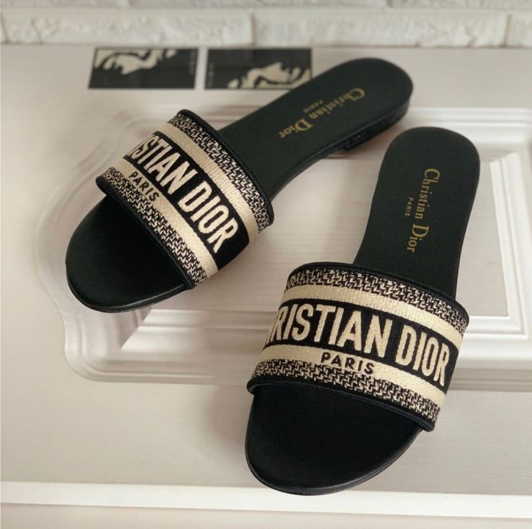 254TLC's tweet photo. Sandals available from sizes 37-41 at KES 2,200. Call/WhatsApp 0799061974 for delivery. We deliver countrywide. https://t.co/I6vW8iE7Fs