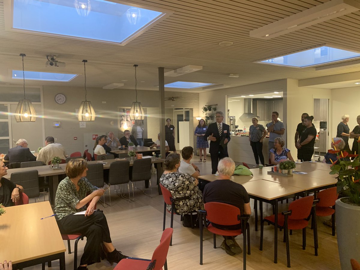 Deze zomer zijn in Zielhorst <a href="/Gem_Amersfoort/">Gemeente Amersfoort</a> tijdelijk asielzoekers opgevangen. Veel vrijwilligers/bewoners en organisaties hebben hier hard gewerkt om dit tot een succes te maken. Vanavond spreken burgemeester Bolsius en wethouder <a href="/NadyaAboyaakoub/">Nadya Aboyaakoub-Akkouh</a> hun waardering uit!