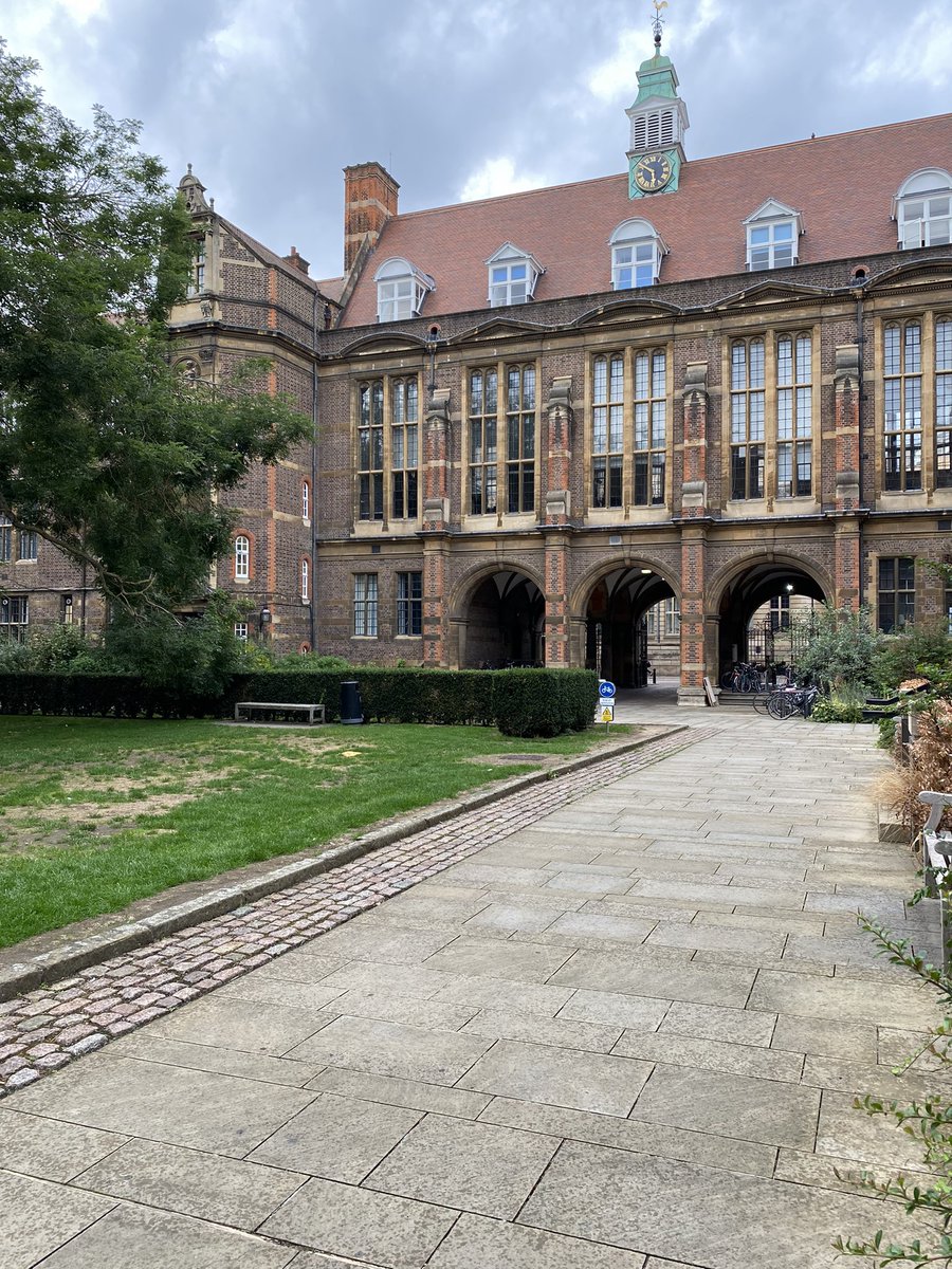 lucy_zucca's tweet photo. Couldn’t ask for a better welcome day at @Cambridge_Uni. Thanks to @andrewmurray78 @PaulaDarwin2 and all the team 🥲 https://t.co/uaZqtuhCac
