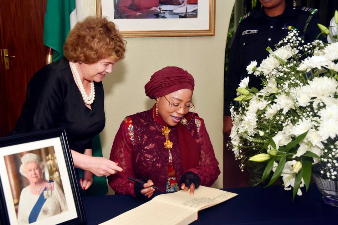 DrRamatuAliyu's tweet photo. Earlier today, I paid a condolence visit to the @UKinNigeria High Commissioner, Her Excellency, Ms @CatrionaLaing1, in Abuja over the death of Her Majesty, Queen Elizabeth II. https://t.co/ewMIlm2ATV