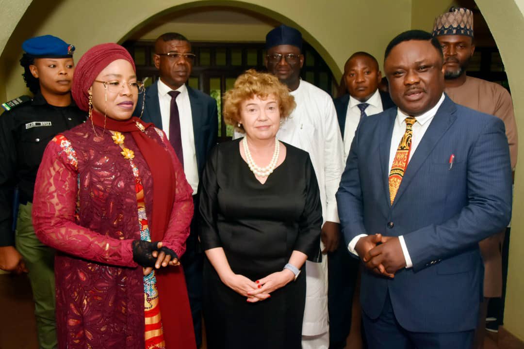 DrRamatuAliyu's tweet photo. Earlier today, I paid a condolence visit to the @UKinNigeria High Commissioner, Her Excellency, Ms @CatrionaLaing1, in Abuja over the death of Her Majesty, Queen Elizabeth II. https://t.co/ewMIlm2ATV
