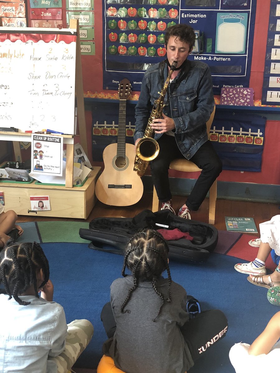 EarlyPilot's tweet image. So much fun on the first day of K: reading, singing, playing. #firstdayofschool #MusicMonday #fun @BostonSchools @BPSEarlyLearn @BPS_OMME