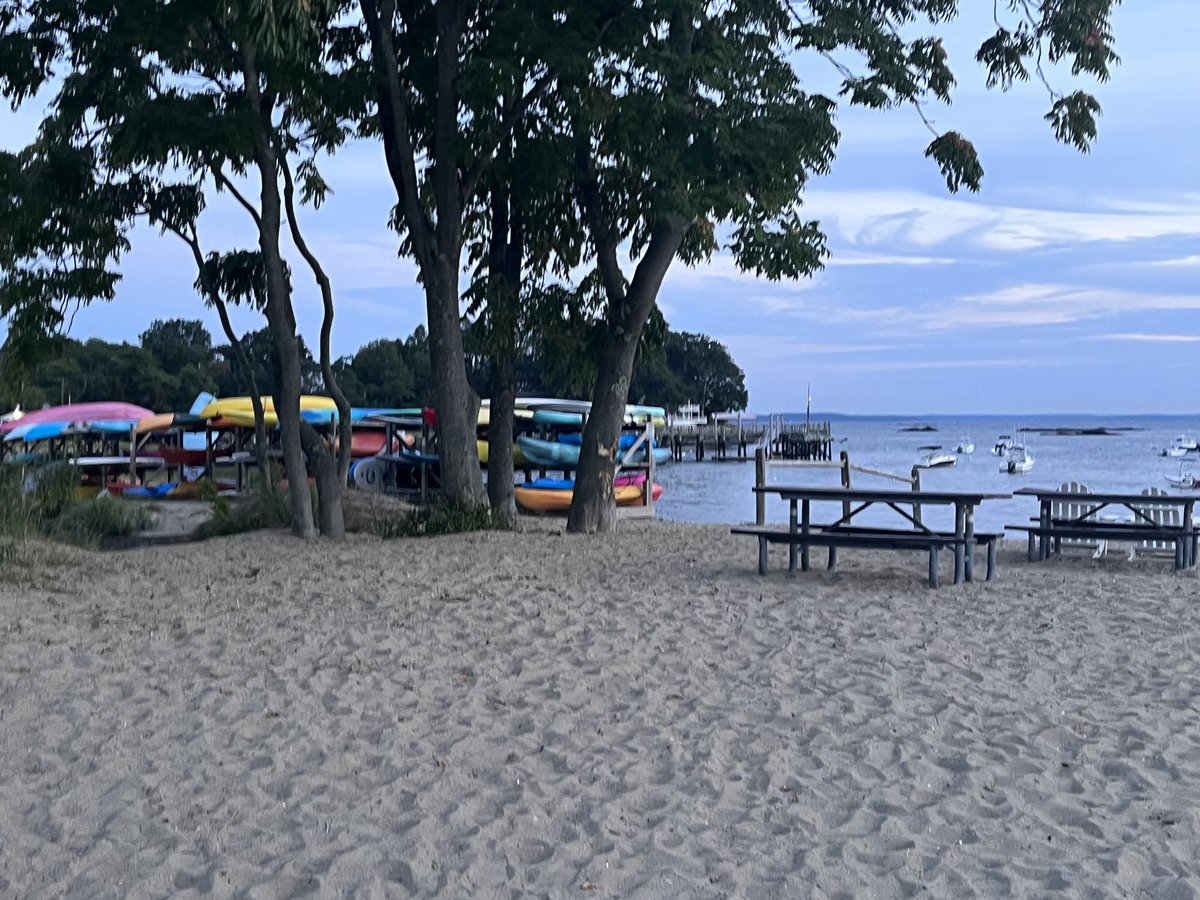 Beautiful night in #Darien at Weed Beach with <a href="/SenPBMiller/">Senator Pat Billie Miller</a> and friends. The food and dessert were delicious. Everyone enjoyed the corn hole with some great late summer weather.