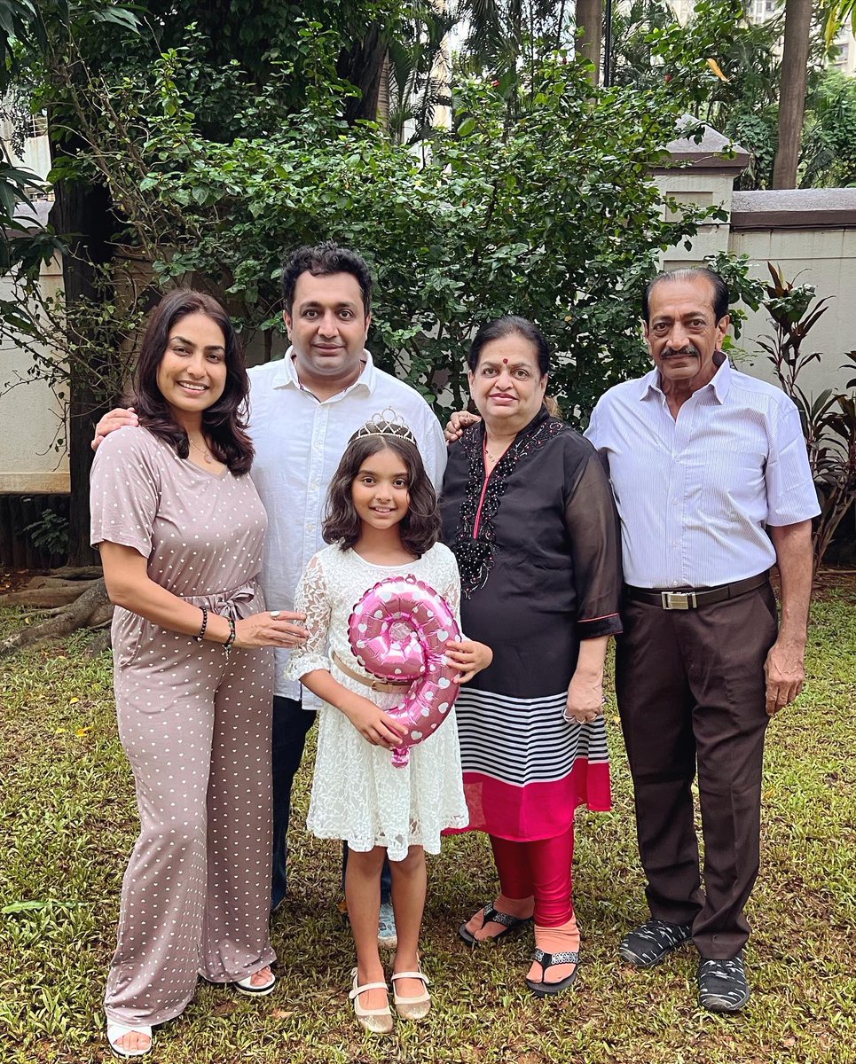 niilampaanchal's tweet photo. Happiest birthday Nihira ❤️😘

#niilampaanchal #mihirarajda #nihira #newlyfoundtreasure #birthday #girl #love #life #family @mirr_n_rajda https://t.co/XSTBimjlc6