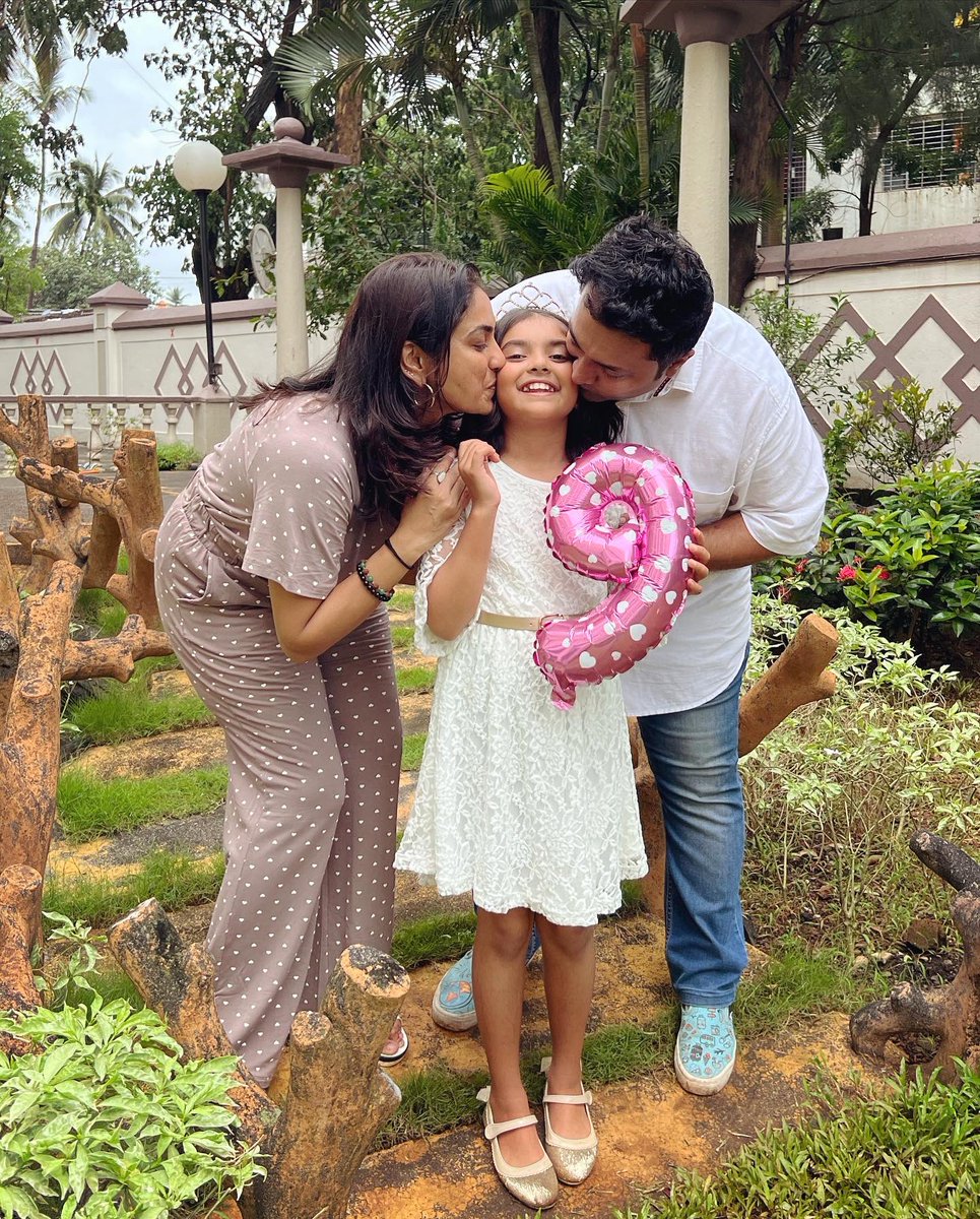 niilampaanchal's tweet photo. Happiest birthday Nihira ❤️😘

#niilampaanchal #mihirarajda #nihira #newlyfoundtreasure #birthday #girl #love #life #family @mirr_n_rajda https://t.co/XSTBimjlc6