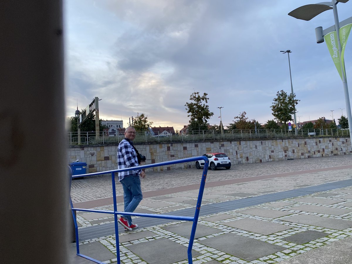 diana_pastoriza's tweet photo. And, of course, thanks to the photographer, who was able to organize a big group of fidgety sketchnoters and provide us with some nice shots that are a great souvenir of this unforgettable event.

#isc22pl https://t.co/TDt3d2eYFP