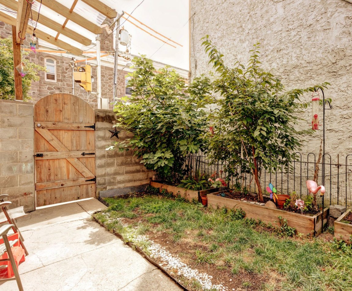 EWRhomes's tweet photo. 2326 E Lehigh Ave, Philadelphia, PA 19125🏡🔑$450,000• 4 BR• 2 BA• 2,014 SF• MLS PAPH2154984  #listed #new #newlisting #listing #forsale #houseforsale #home #house #townhouse #townhome #rowhome #endofrow #yard #backyard  #realestate #ewrhomes #philadelphia #philly #fishtown https://t.co/asmkQPOOTp