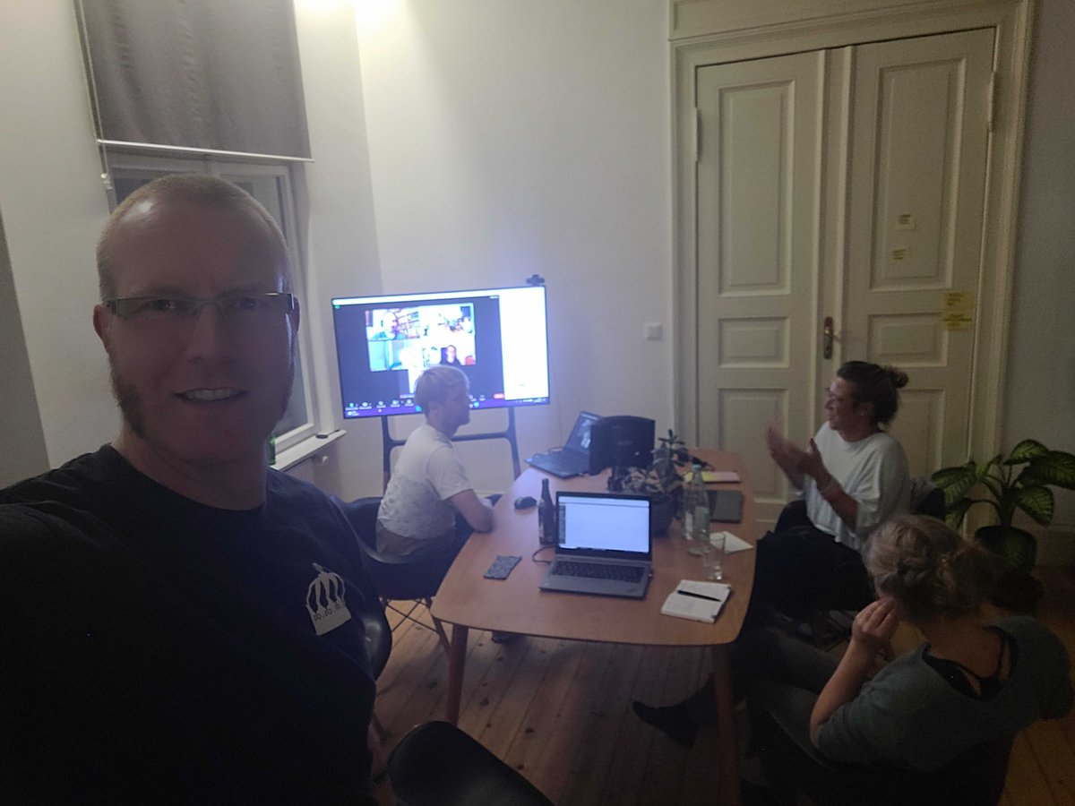 wp_potsdam's tweet image. Unser #WordPress #Meetup #Potsdam heute zum ersten Mal #hybrid. Vor Ort aus den Räumen der #kowerk und Gäste aus ganz Deutschland auf dem Bildschirm :) #wpdm //cc @OliverMoesing @nida78