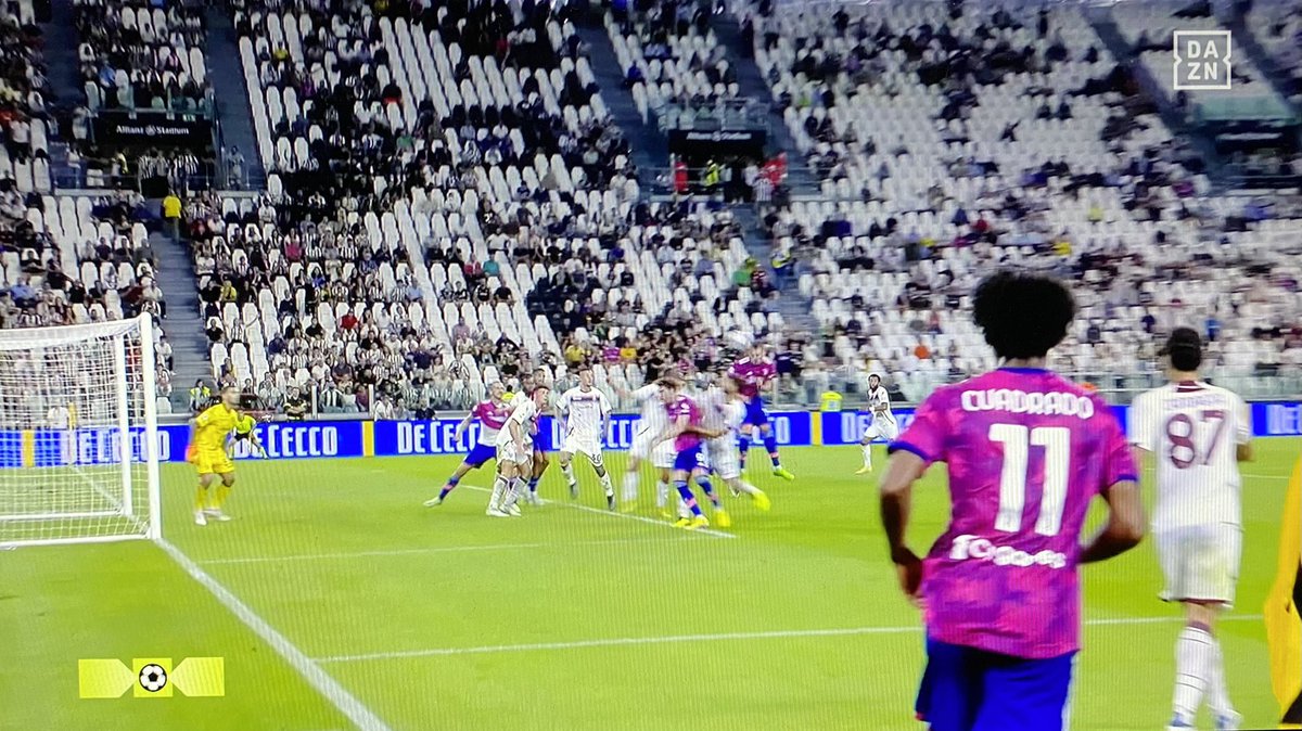 pietromichi's tweet image. Confermato anche da @DAZN_IT, questa telecamera era a disposizione del VAR. Vergognatevi @AIA_it