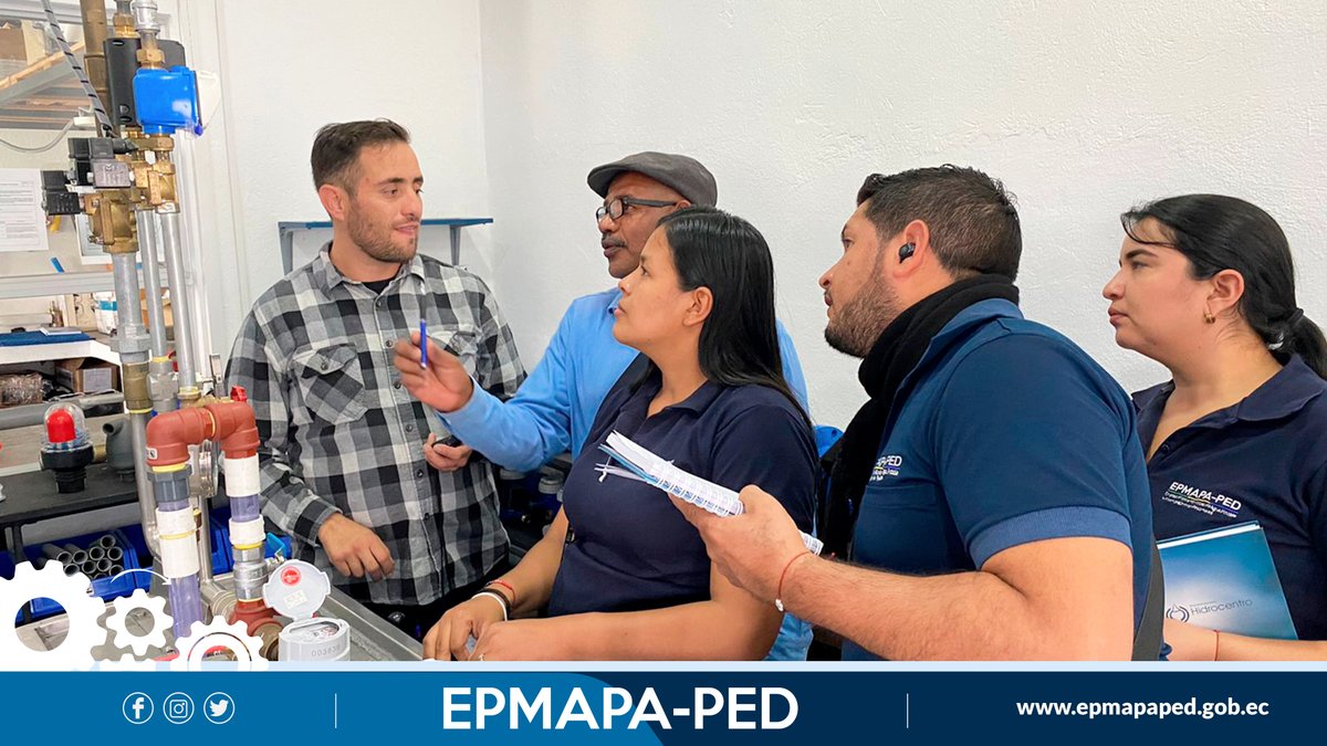 EPMAPAPED's tweet photo. Técnicos del área comercial participaron en el programa de capacitación y entrenamiento para el uso de medidores y accesorios de agua potable con el gerente técnico de Hidrocentro #PabloVallejo; como parte del proceso para mejorar la productividad, eficiencia y habilidades. https://t.co/Go0zy4k9Bw