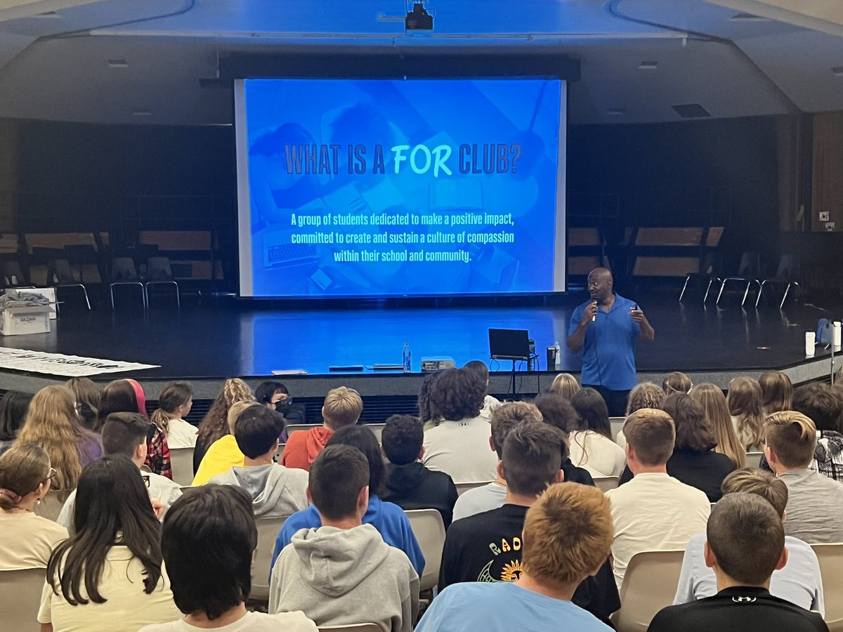 MrsBenzTIS's tweet photo. Check out our amazing FOR Club. TMS kind kids did an amazing job spreading respect and positivity! #rachelschallenge #friendsofrachel @TRINITY_MLUCAS @TMSTrinityPride https://t.co/Ksw8vhiNfB