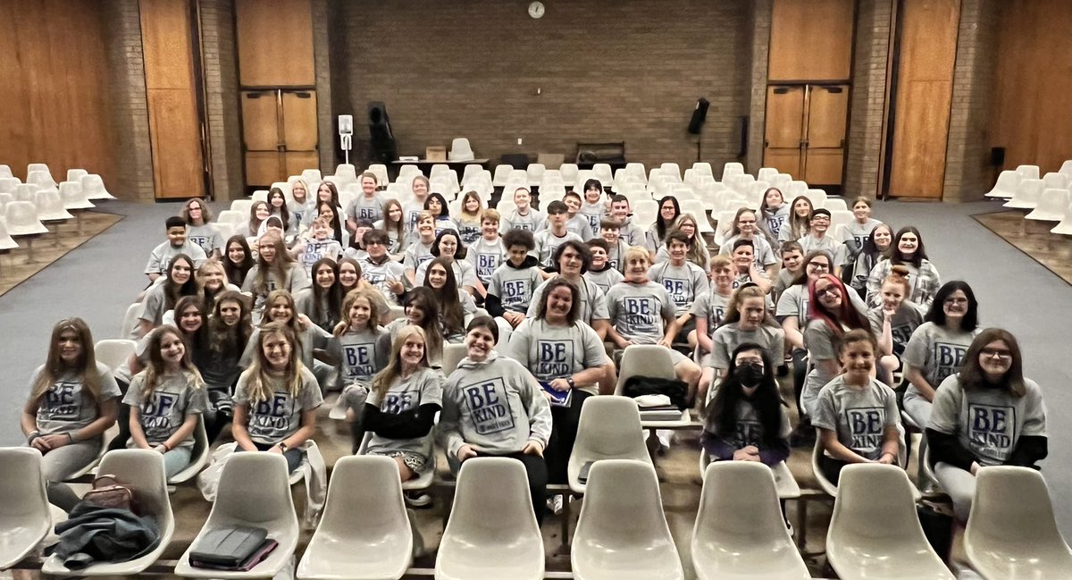 MrsBenzTIS's tweet photo. Check out our amazing FOR Club. TMS kind kids did an amazing job spreading respect and positivity! #rachelschallenge #friendsofrachel @TRINITY_MLUCAS @TMSTrinityPride https://t.co/Ksw8vhiNfB