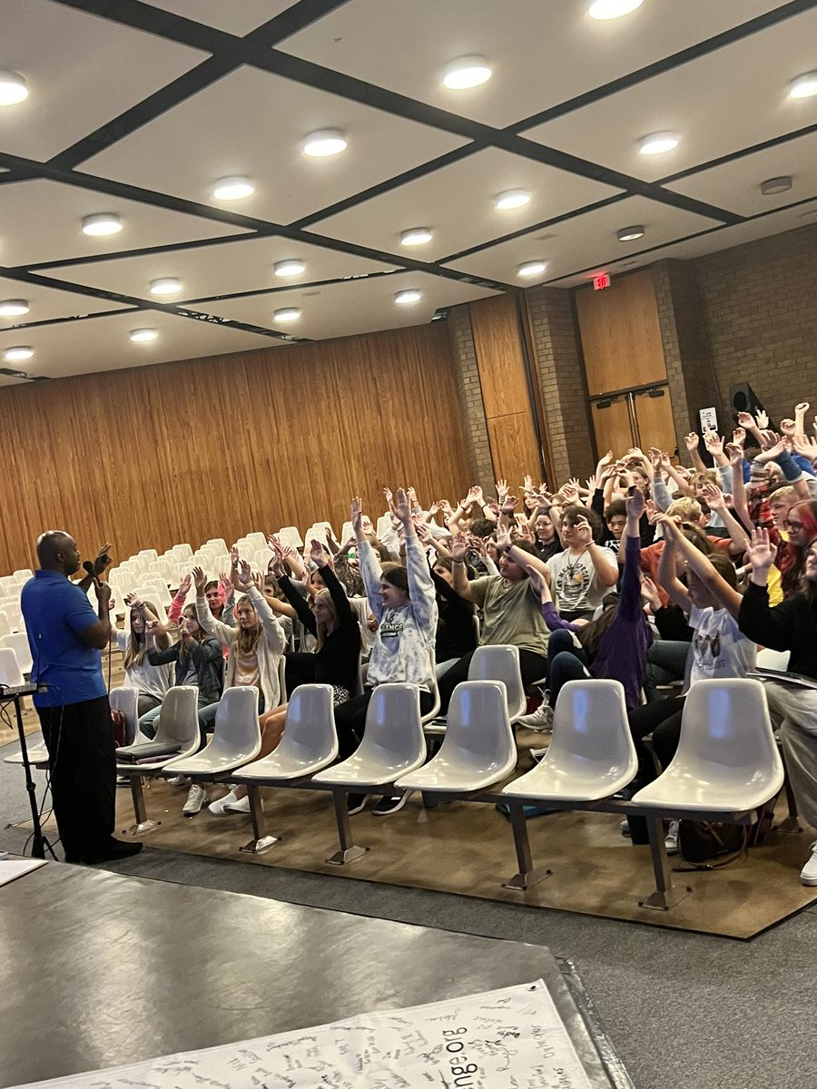 MrsBenzTIS's tweet photo. Check out our amazing FOR Club. TMS kind kids did an amazing job spreading respect and positivity! #rachelschallenge #friendsofrachel @TRINITY_MLUCAS @TMSTrinityPride https://t.co/Ksw8vhiNfB
