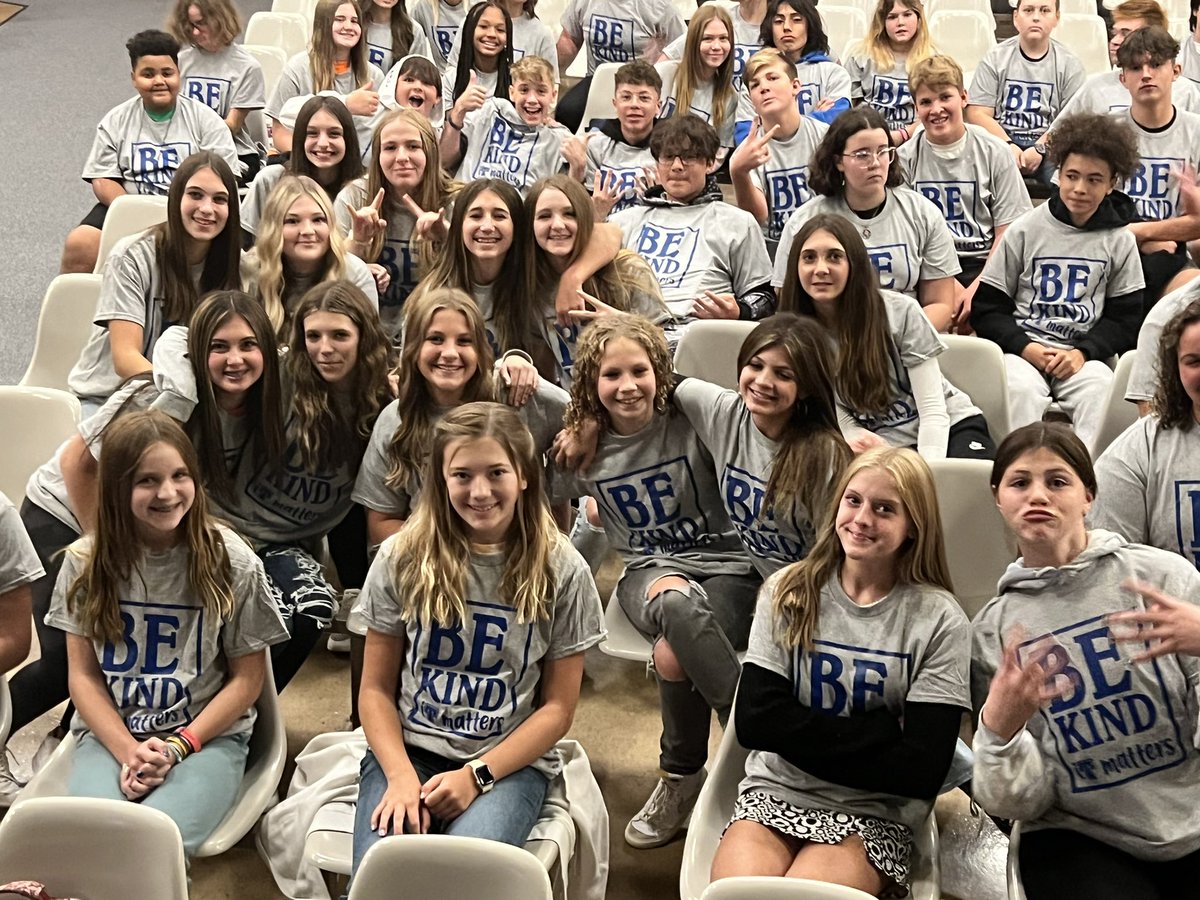 MrsBenzTIS's tweet photo. Check out our amazing FOR Club. TMS kind kids did an amazing job spreading respect and positivity! #rachelschallenge #friendsofrachel @TRINITY_MLUCAS @TMSTrinityPride https://t.co/Ksw8vhiNfB