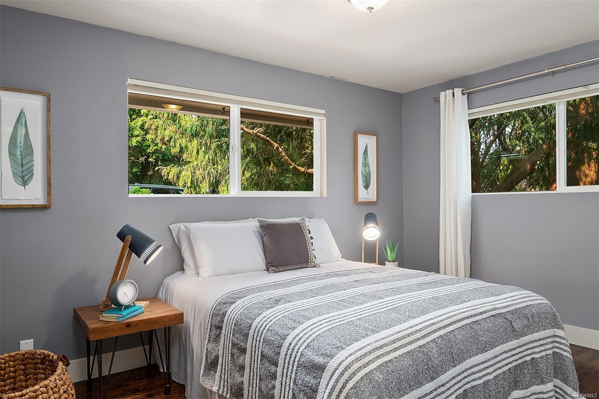 JLS_Seattle_NE's tweet photo. ✨NEW LISTING ALERT✨

🏠 8924 30th Ave NW, Seattle, WA 98117
🏠 4 Beds | 1.75 Bath | 1,800 SqFt | 7,455 SqFt Lot Size
🏠 Offered at $1,100,000

Learn more about the property at https://t.co/zE54ojKQW3

Represented by Kimberly Shaeffer (206) 475-6500 https://t.co/78ruZkA39f
