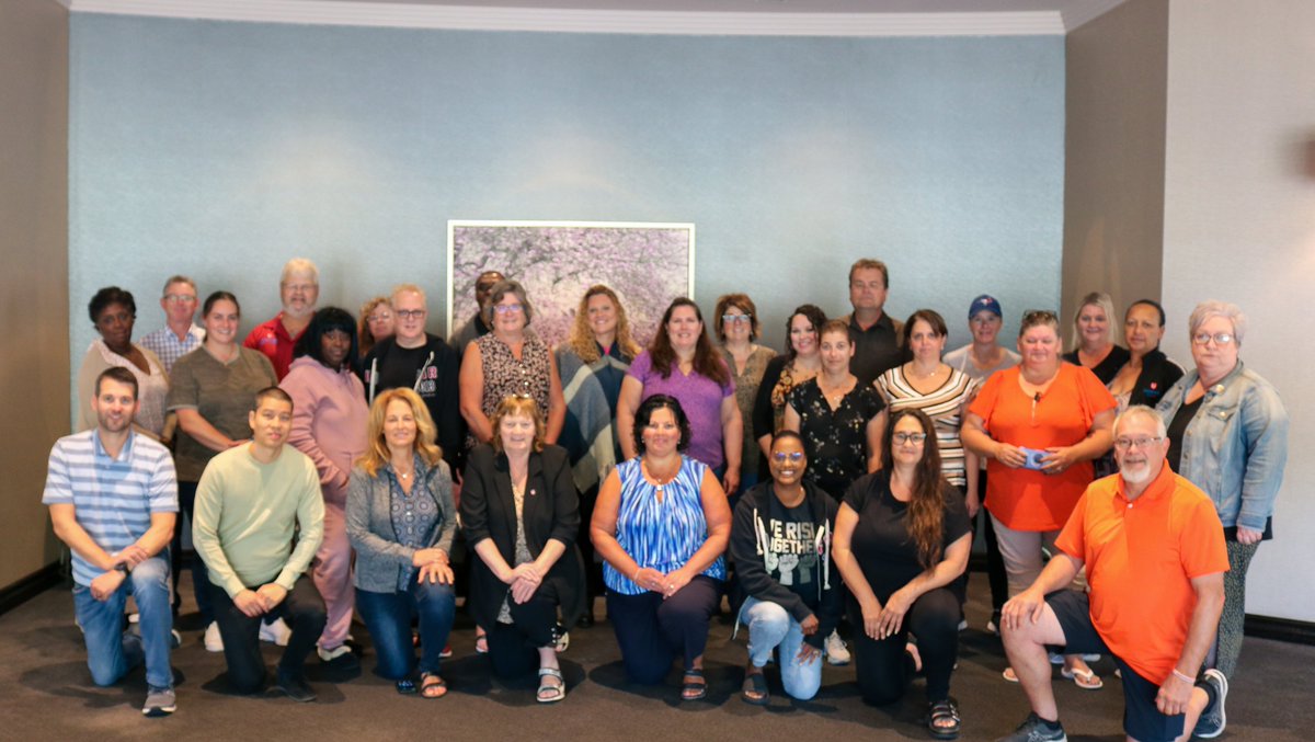 Unifor health care members working in 10 #Extendicare homes reach tenative agreement. We made meaningful gains and achieved an agreement that recognizes the value of every single worker in this sector who tirelessly cared for residents &amp; bravely faced trauma through the pandemic.