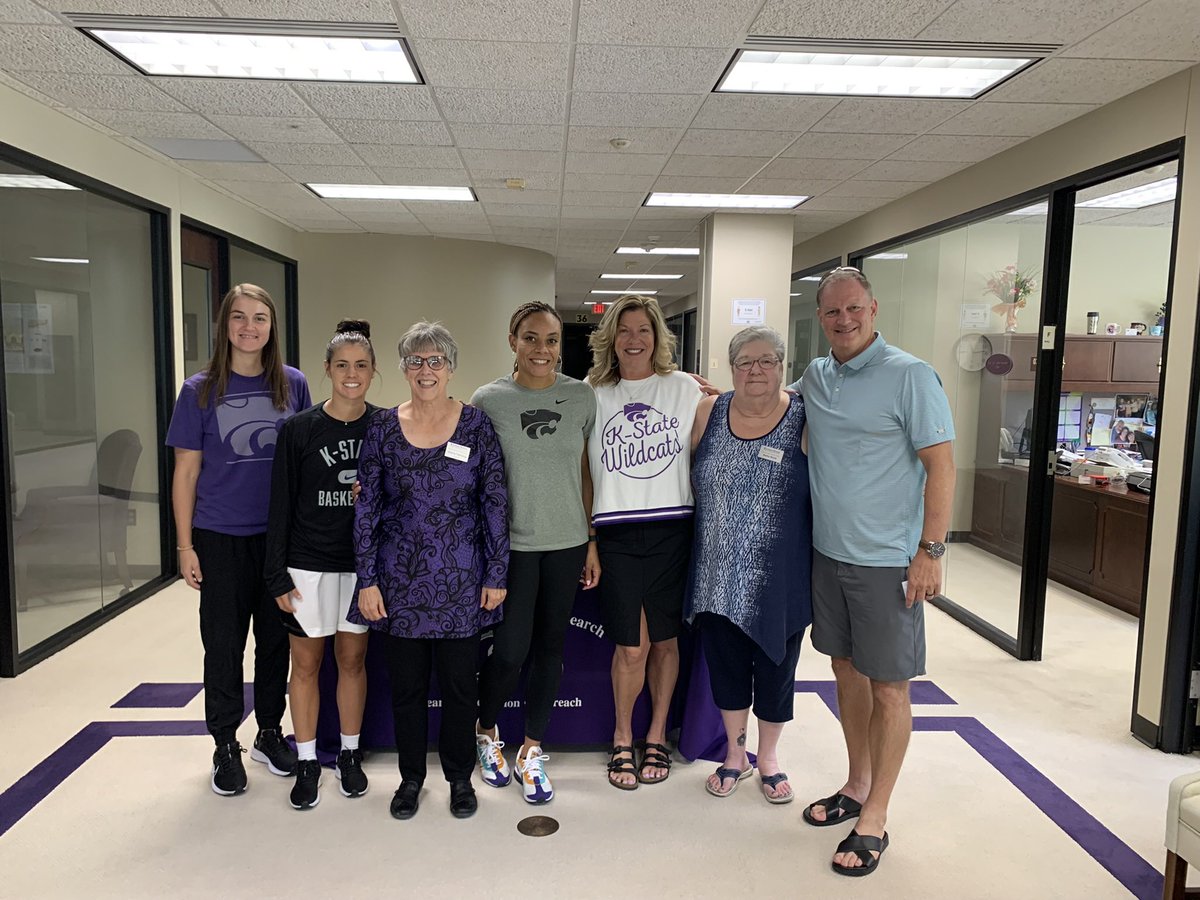 ebony_gilliam's tweet photo. Such an important week for cancer research at @KState. We came by the Cancer Research open house to see the First Lady of K-State WBB and breast cancer survivor @shannamittie. 
Together, we will #BeatCancer! 💖💜 https://t.co/682FegYrDC