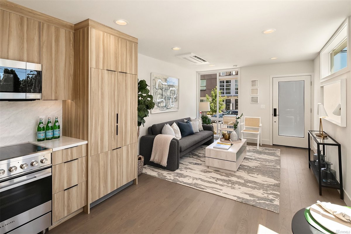 JLS_Seattle_NE's tweet photo. ✨NEW LISTING ALERT✨

🏠 4303 F Dayton Ave N, Seattle, WA 98103
🏠 2 Beds| 2 Bath | 1,079 SqFt
🏠 Offered at $774,900

Learn more about the property at https://t.co/Tt96KUqS0P

Represented by Andy Sather (206) 234-4897 https://t.co/B8voCnavAh