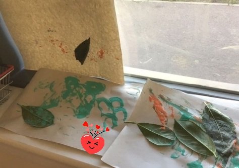 StephScotEd's tweet photo. #CreativeGrouptime activity...exploring #NaturalObjects and then giving choice of paint to make #individual prints. Open-ended, no right or wrong way to do it. Staff modelling, supporting, offering choices and then allowing children to go back to it later. @StarcatchersCS https://t.co/25TrFRlfnW