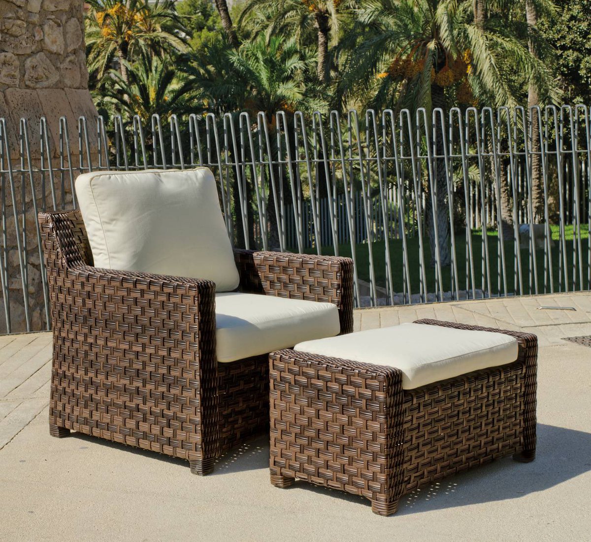 Tenemos todo tipo de conjuntos de jardín, de las mejores marcas, para darle a tu exterior el estilo que estás buscando. 

😁 No dudes en consultarnos y te asesoraremos en todo para que tú jardín se adapte a ti.  

#BarbacoaSevilla #Hevea #jardin #decoracion #casa